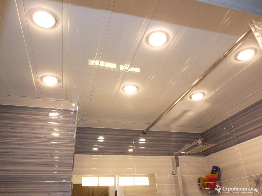 Ванная комната с натяжным потолком — варианты дизайна освещени