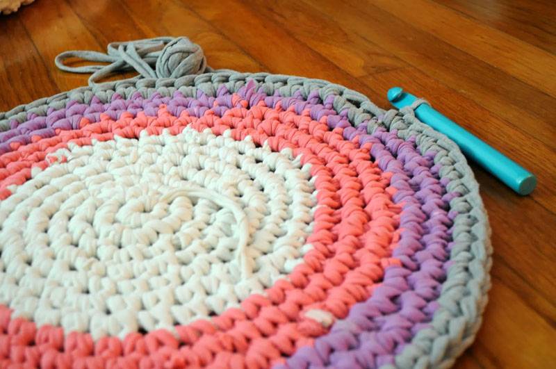 Как сделать коврик своими руками: 115 фото необычного и красивого ковра для дома