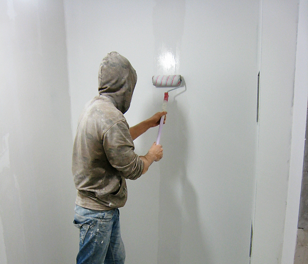 Как шпаклевать стены своими руками: видео уроки по шпаклевке под обои и покраску