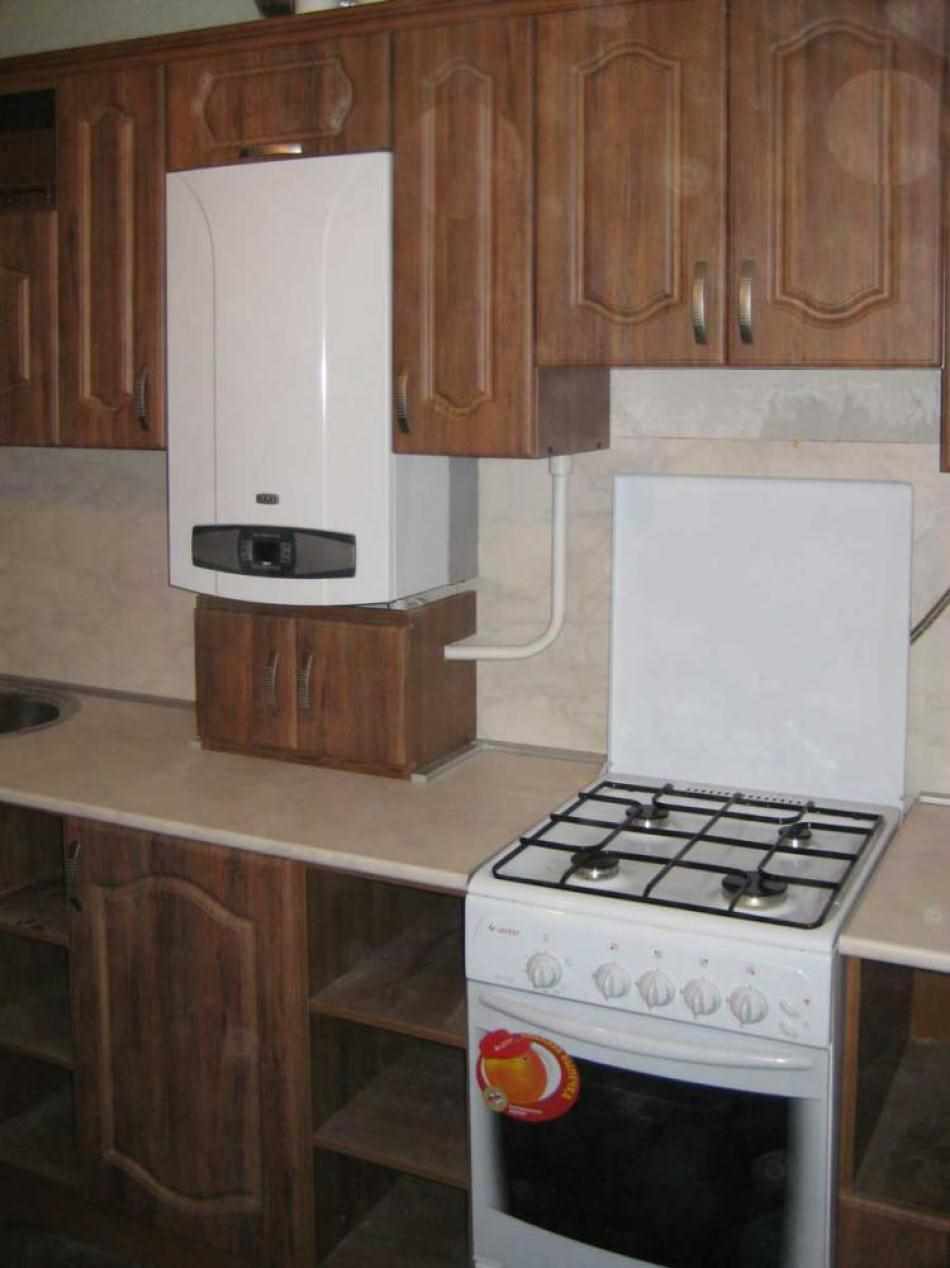 установка газового котла на кухне в деревянном доме