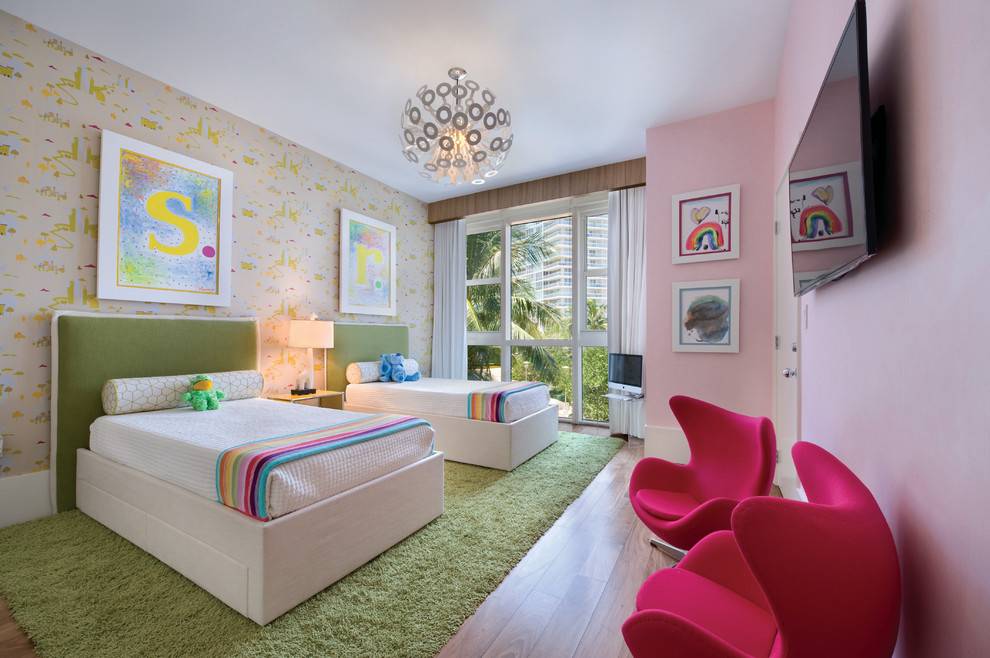 Дизайн комнаты: как обустроить интерьер маленькой и большой комнаты для двоих взрослых с диваном
 - 40 фото