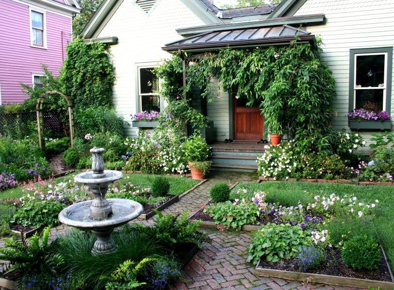 Ландшафтный дизайн двора частного дома (177 фото): современные красивые дворики с беседкой и проекты ландшафта придомовых территорий