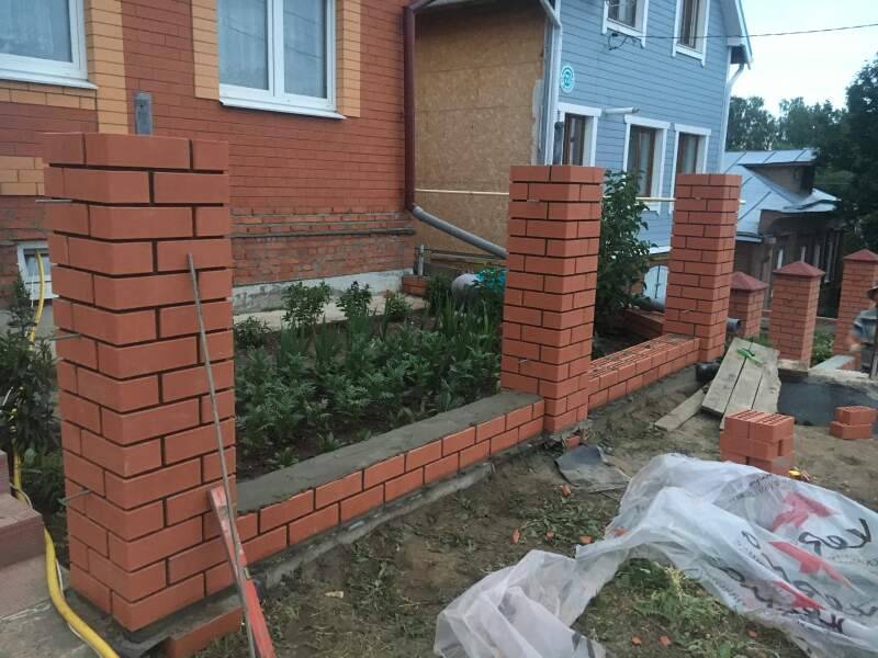 Кирпичные столбы для забора своими руками