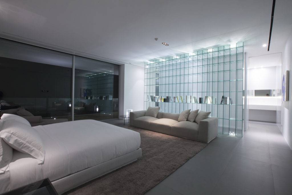 Спальня в стиле хай-тек: особенности интерьера, выбор цветовой гаммы. комфорт и функциональность. 100 вариантов спальни в стиле хай-тек.