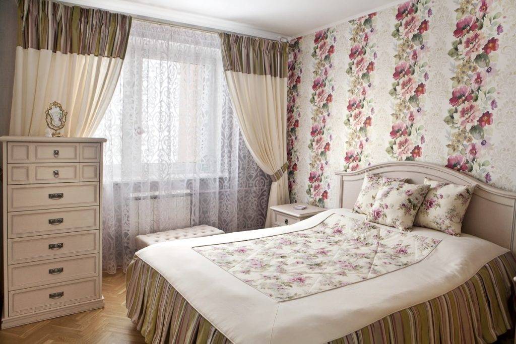 Занавески в спальню — современные варианты дизайна и примеры по сочетанию в интерьере (150 фото)