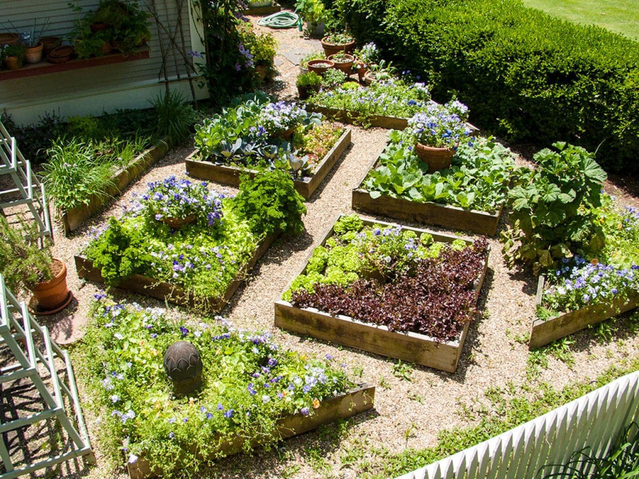 Красивые грядки своими руками: 50 идей, как украсить огород