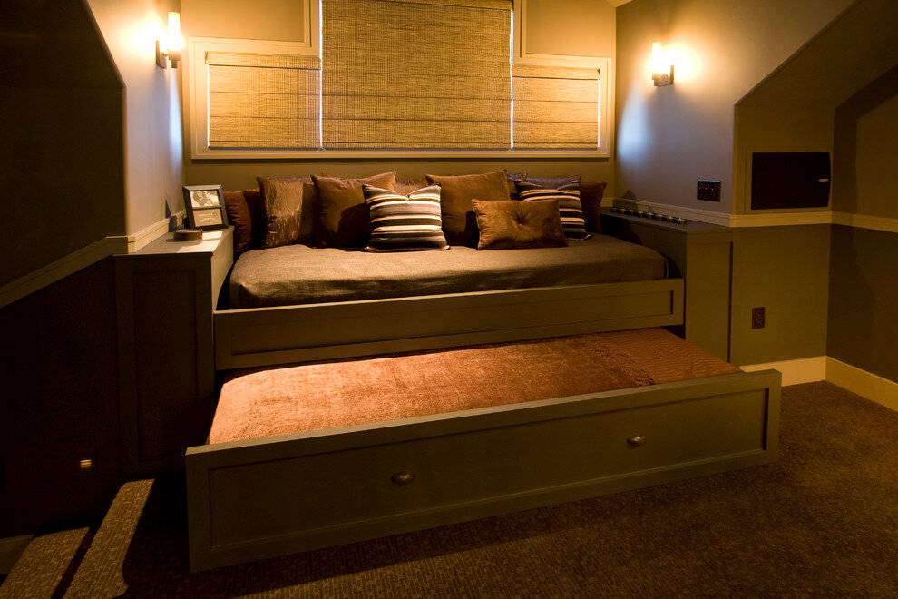 Кровать-подиум (89 фото): выдвижная подиумная модель в интерьере маленькой спальни