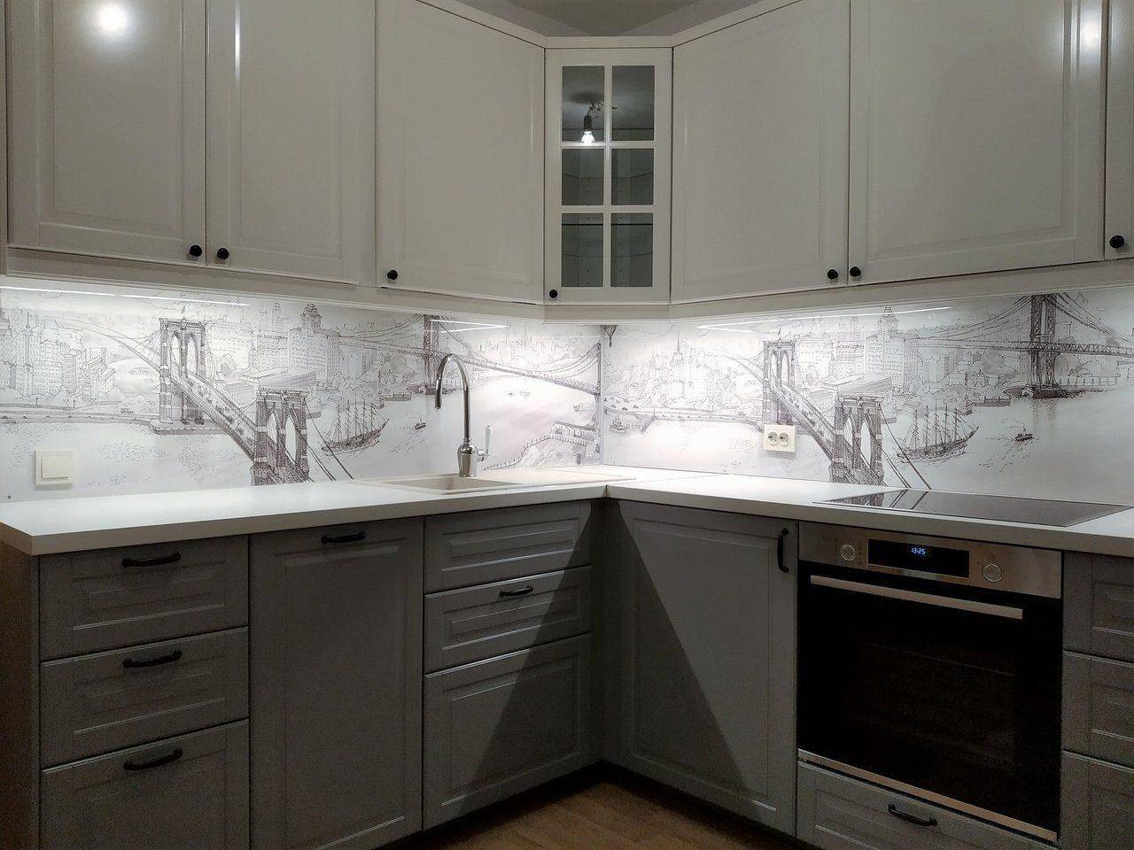 Скинали для кухни: особенности фартука из стекла, плюсы и минусы установки пластиковых кухонных скиналей + фото реальных интерьеров