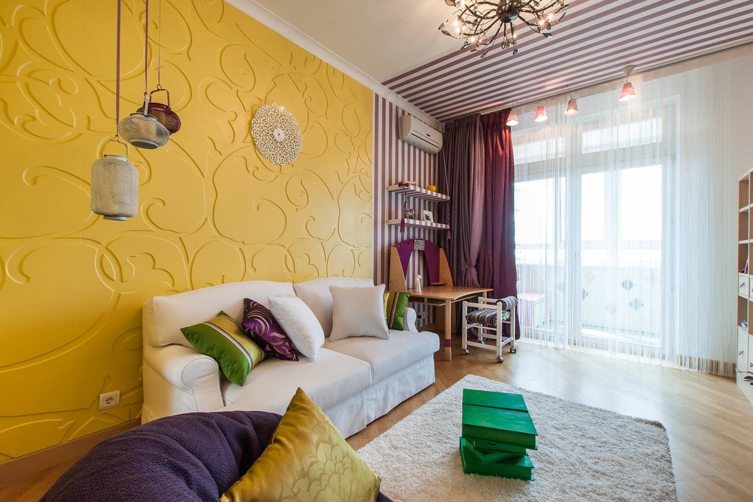 Желтые обои для стен: фото в интерьере, какого цвета мебель подойдет, светлые